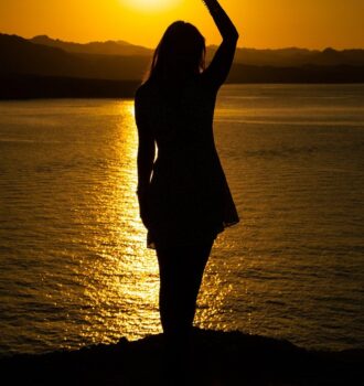 woman-8531599_1280